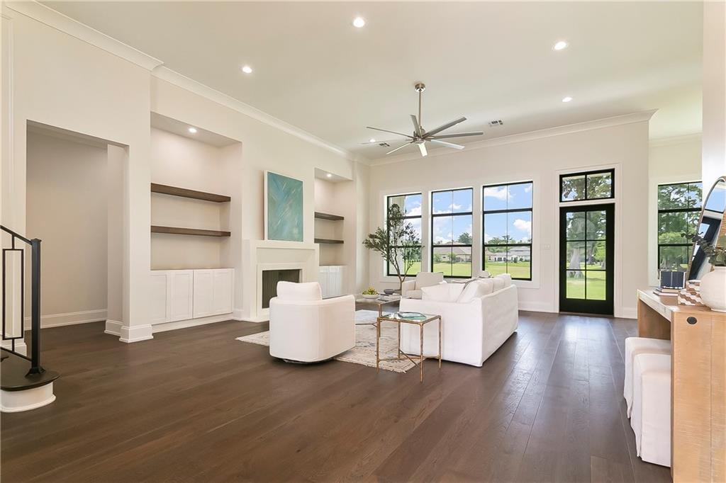 15 OAK HILLS Lane