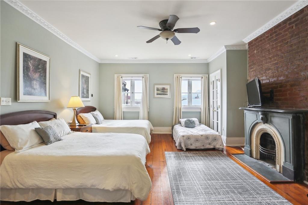842 CAMP Street 7