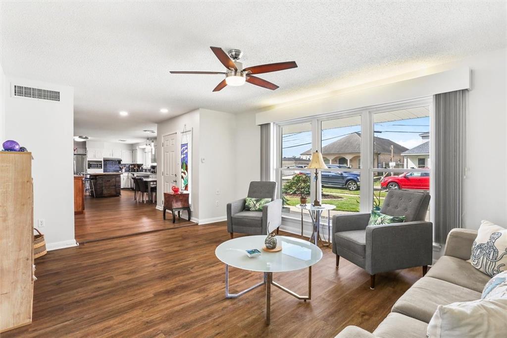 1339 LAKESHORE Drive