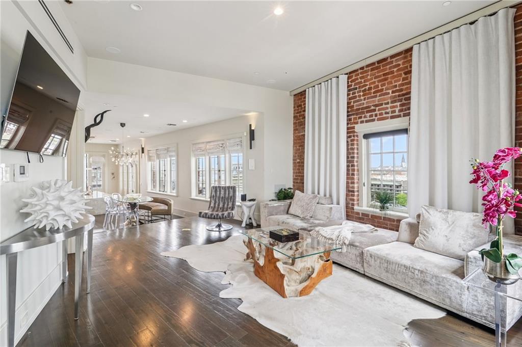 208 BIENVILLE Street 5