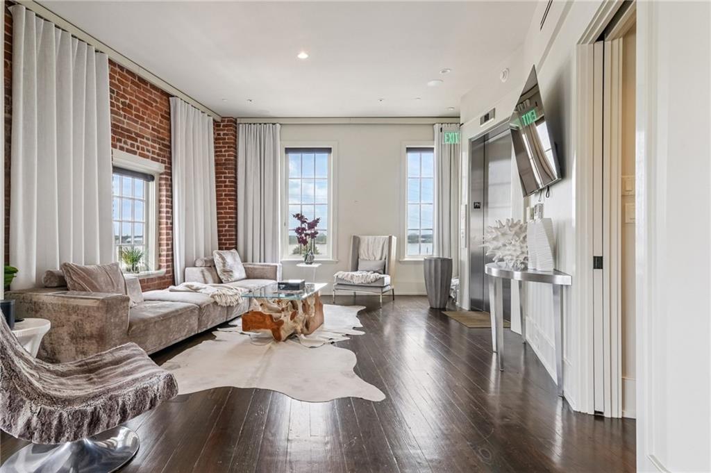 208 BIENVILLE Street 5