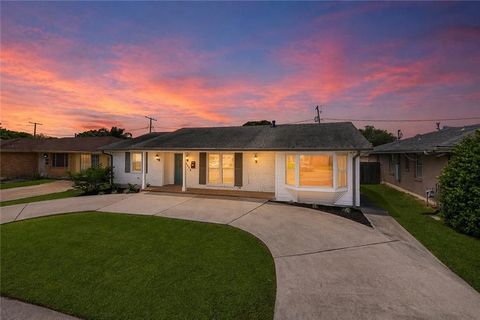 Photo of 4112 GREEN ACRES Road, Metairie, LA 70003 (MLS # 2554113)