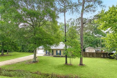 Photo of 66132 CYPRESS Street, Mandeville, LA 70448 (MLS # 2557120)