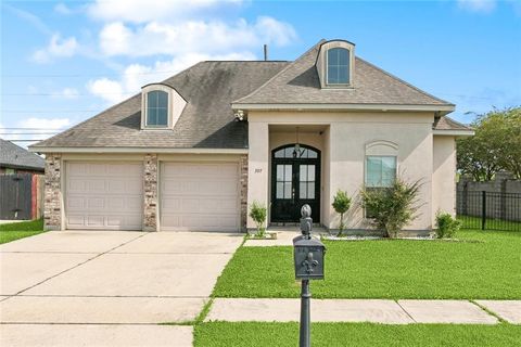 307 S PIN OAK Drive St Rose LA 70087