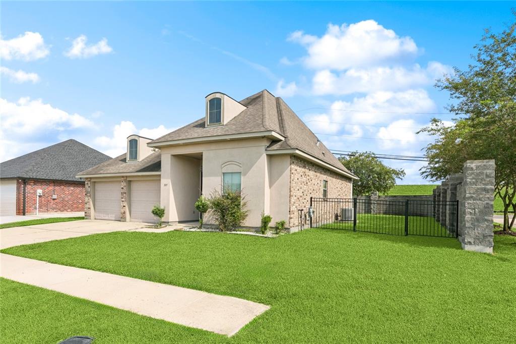 307 S PIN OAK Drive
