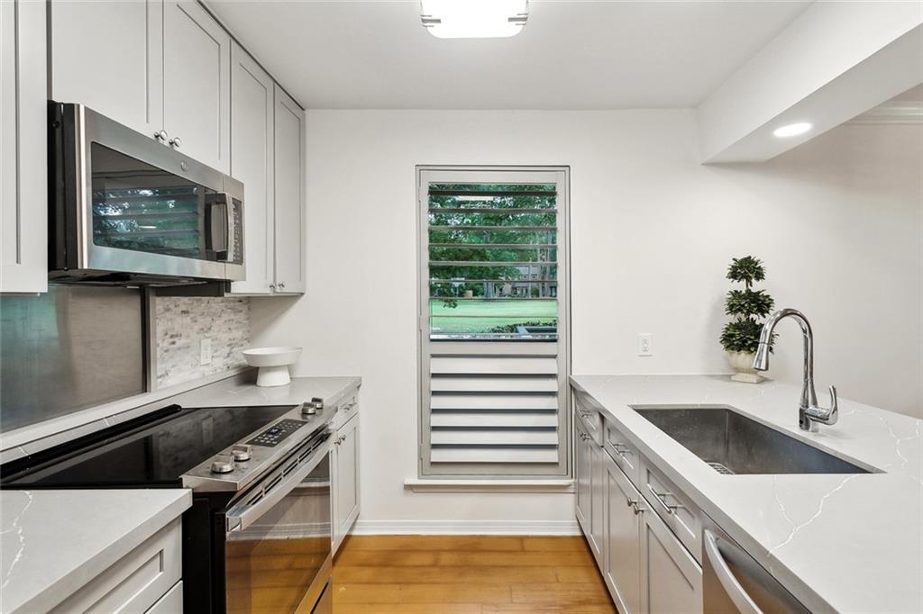 640 TETE LOURS Drive 28