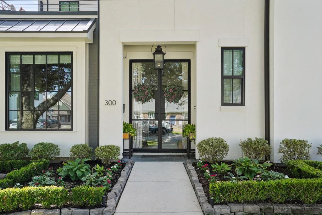 300 W WILLIAM DAVID Park