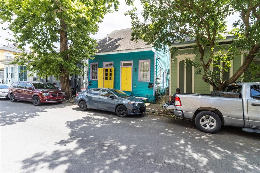 2320 BURGUNDY Street