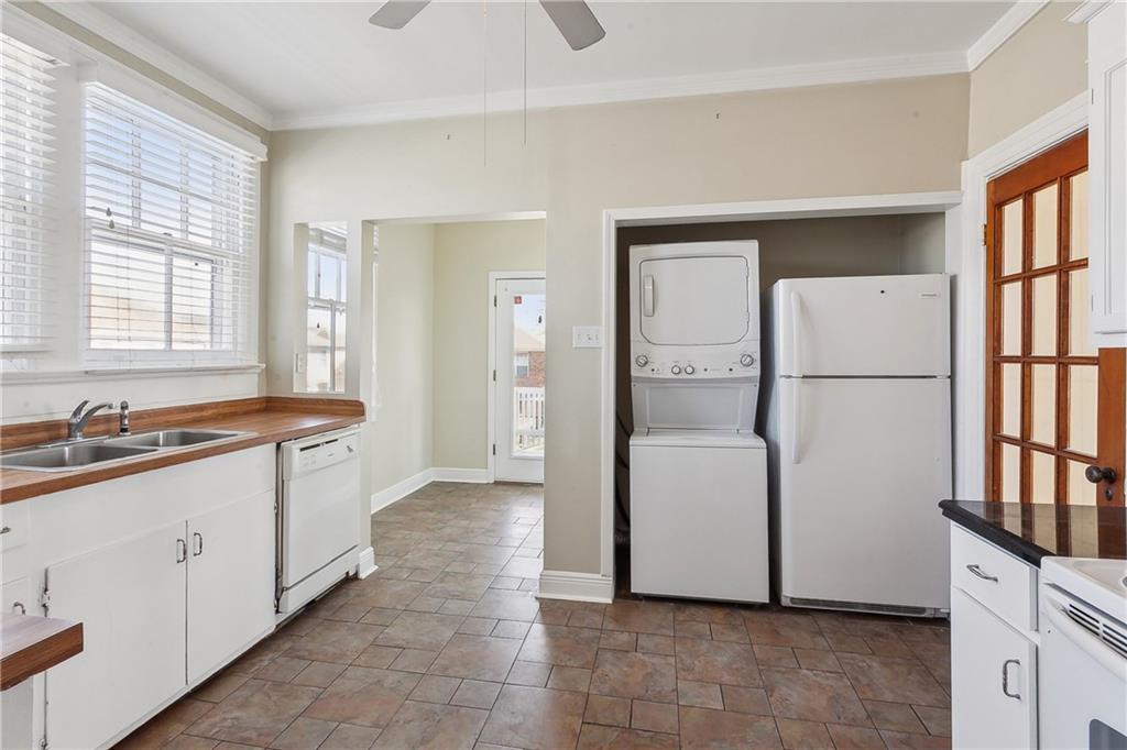 New Orleans, Louisiana 70124, United States, 3 Bedrooms Bedrooms, ,2 BathroomsBathrooms,Residential,Pending,64010