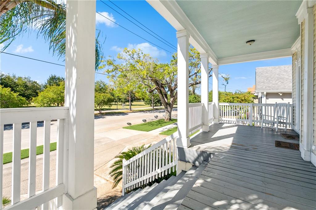 New Orleans, Louisiana 70124, United States, 3 Bedrooms Bedrooms, ,2 BathroomsBathrooms,Residential,Pending,64010