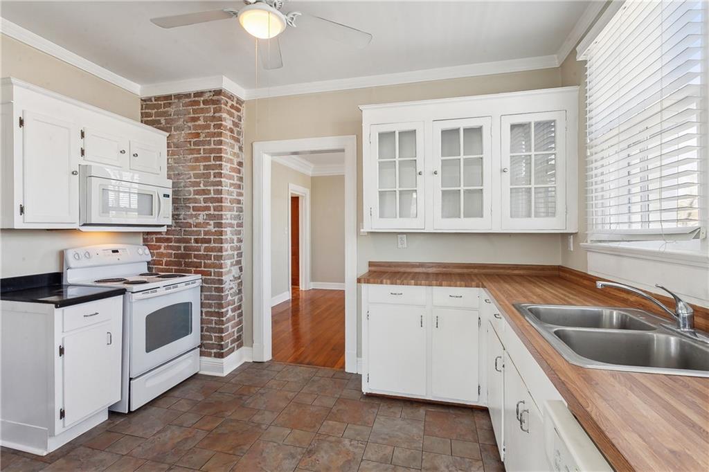 New Orleans, Louisiana 70124, United States, 3 Bedrooms Bedrooms, ,2 BathroomsBathrooms,Residential,Pending,64010
