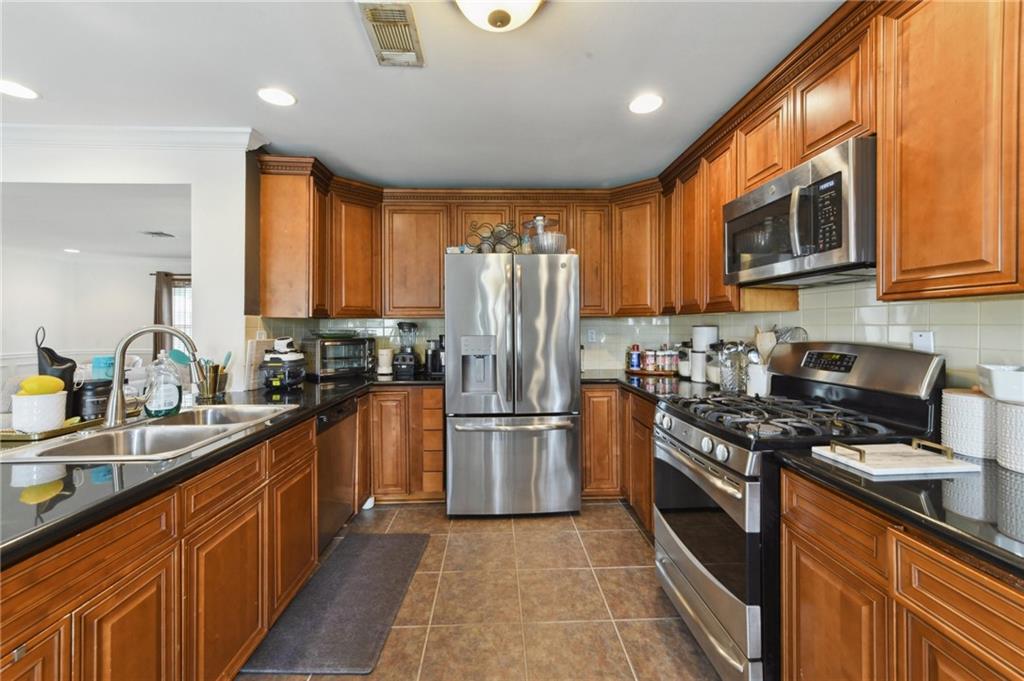 677 OAKWOOD Drive