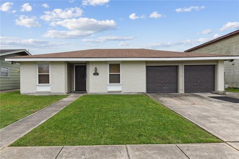 677 OAKWOOD Drive Gretna LA 70056