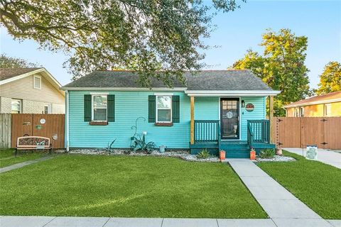 2304 FENELON Street Chalmette LA 70043