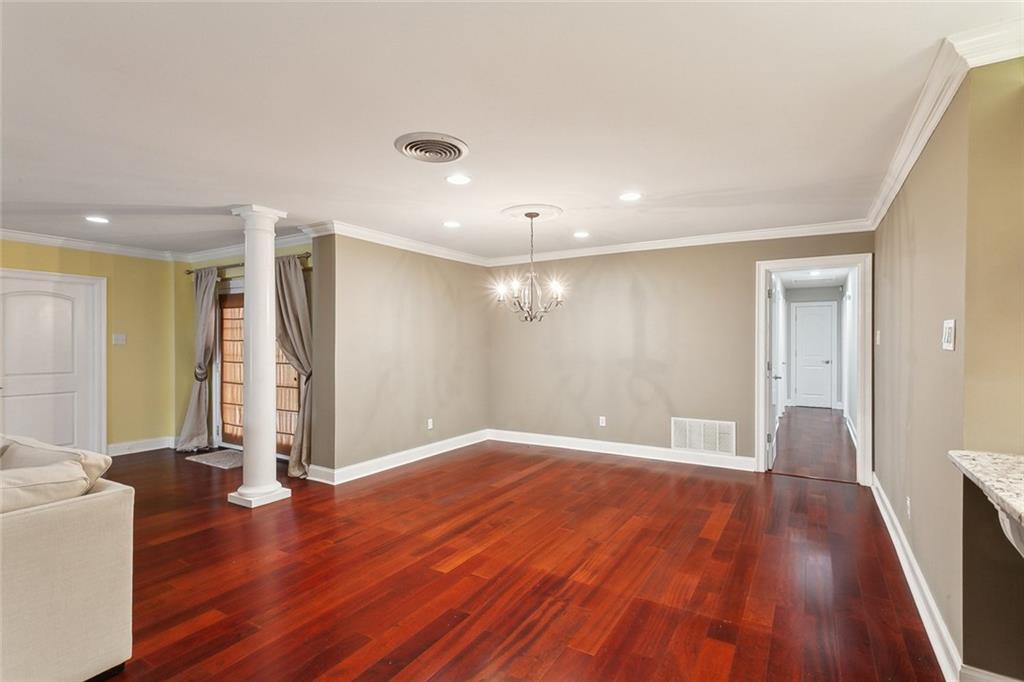 613 FAIRLAWN Drive
