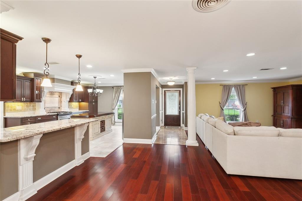613 FAIRLAWN Drive