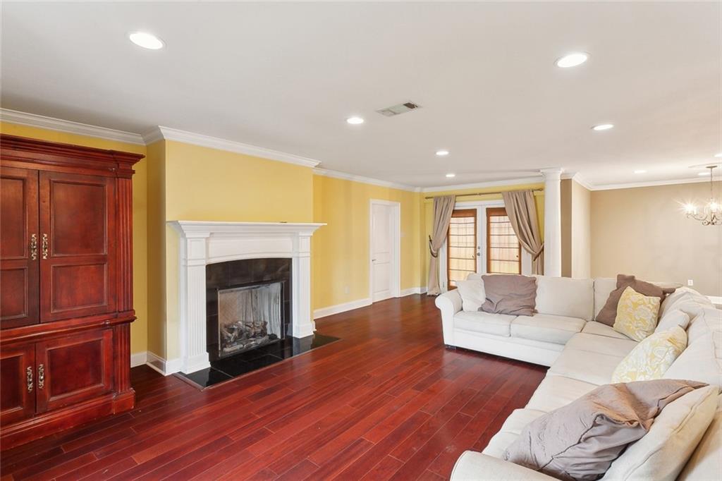 613 FAIRLAWN Drive