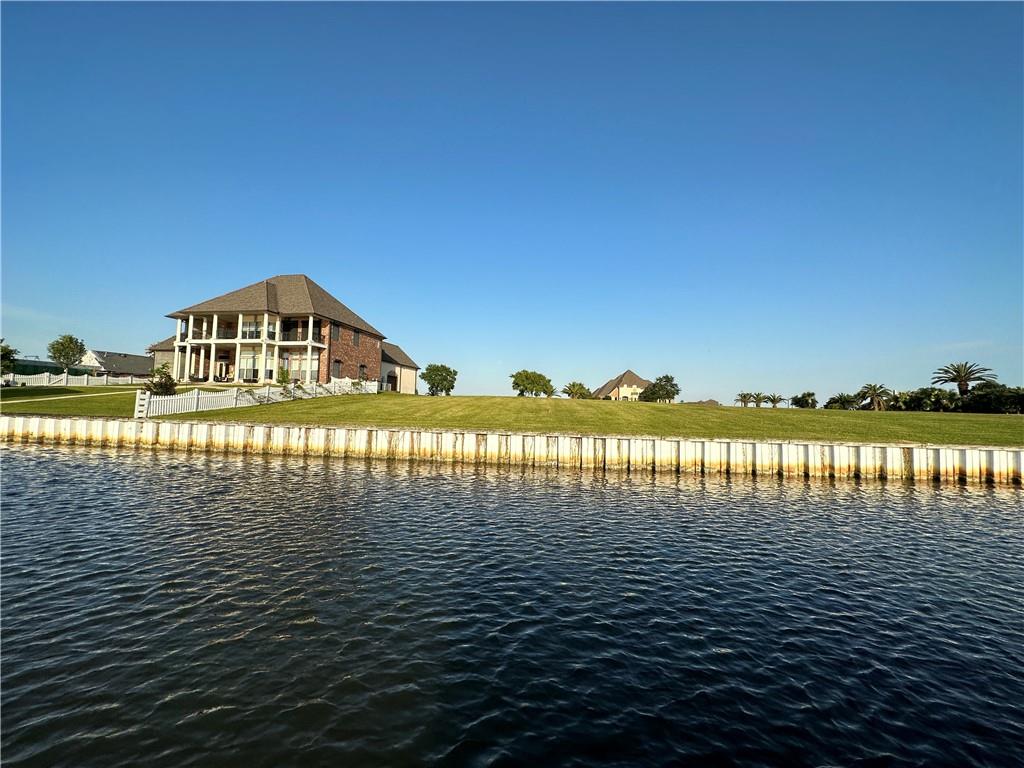 2077 S LAKESHORE Boulevard