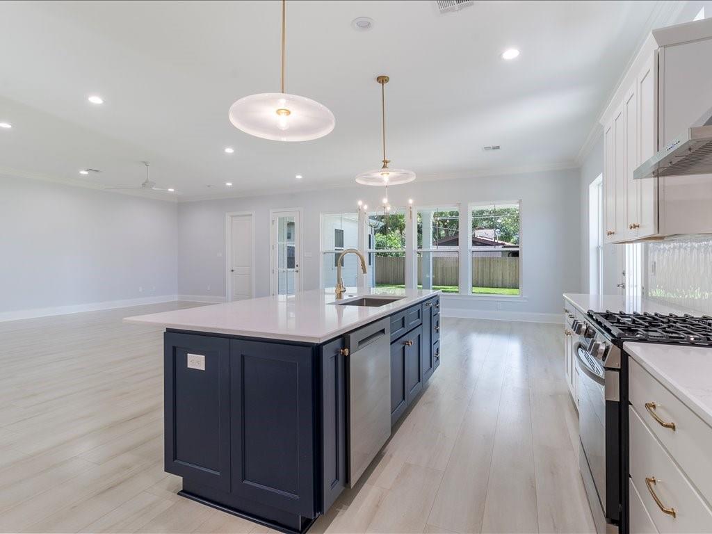 816 COLONY Place