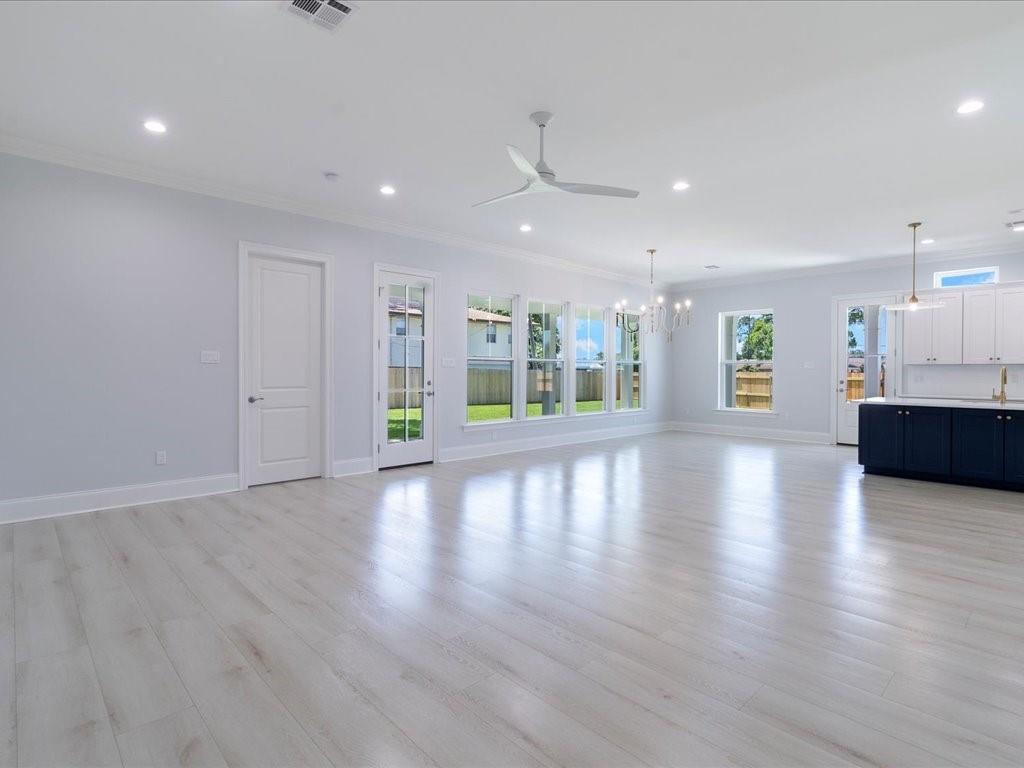 816 COLONY Place