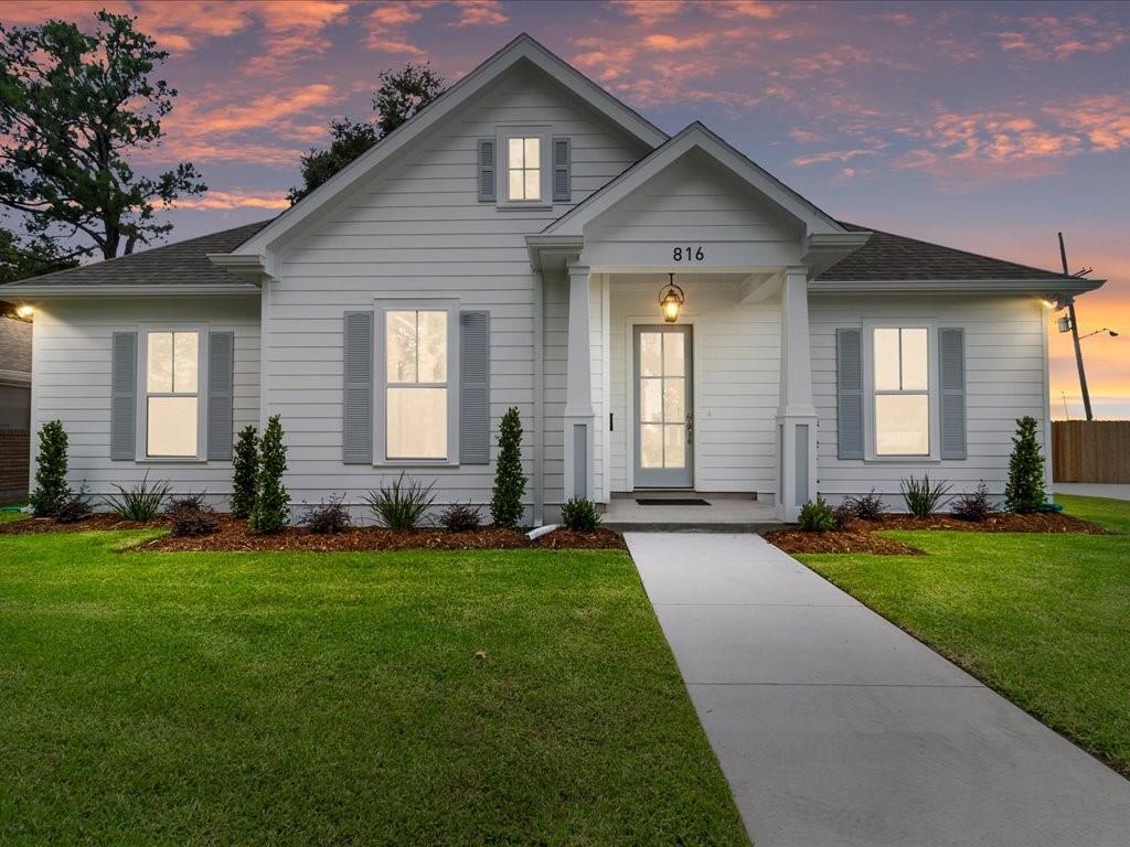 816 COLONY Place