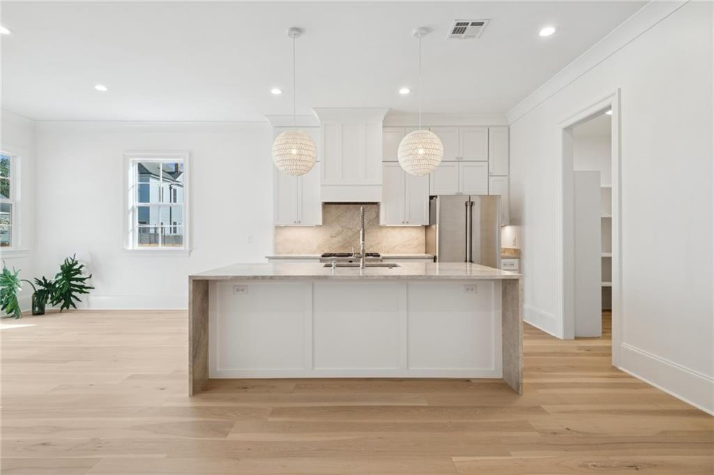 1721 CONSTANTINOPLE Street