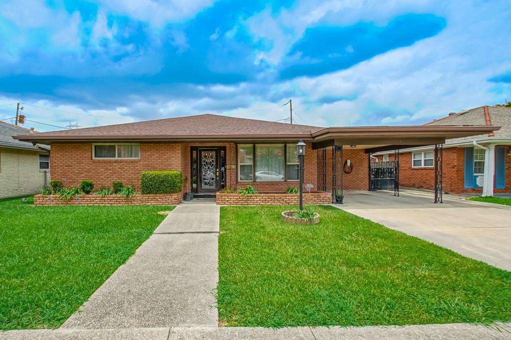 Photo 1 of 27 — 211 WILLOW Drive, Gretna, LA 70053