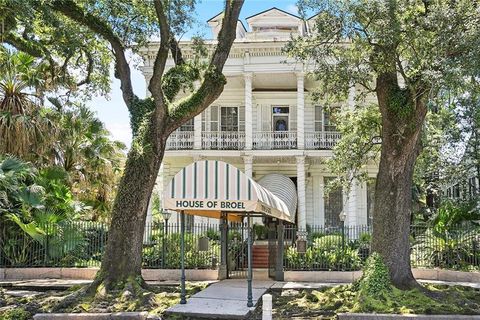 2220 SAINT CHARLES Avenue New Orleans LA 70130