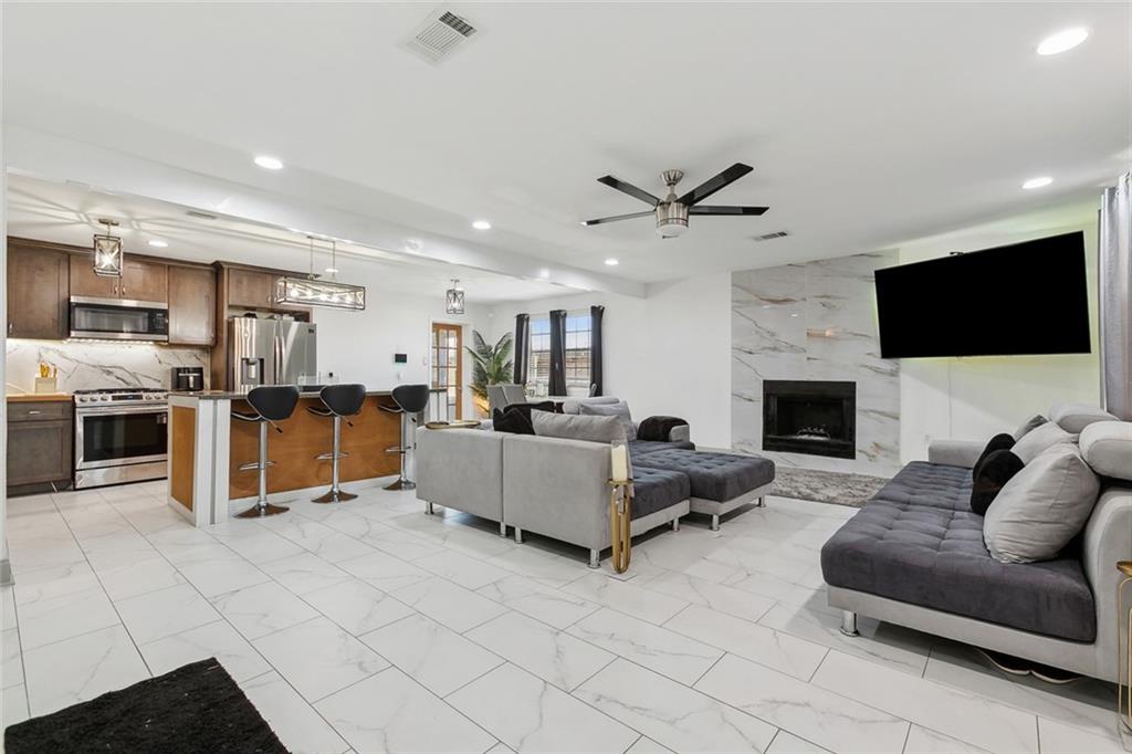 2416 ELIZABETH Court