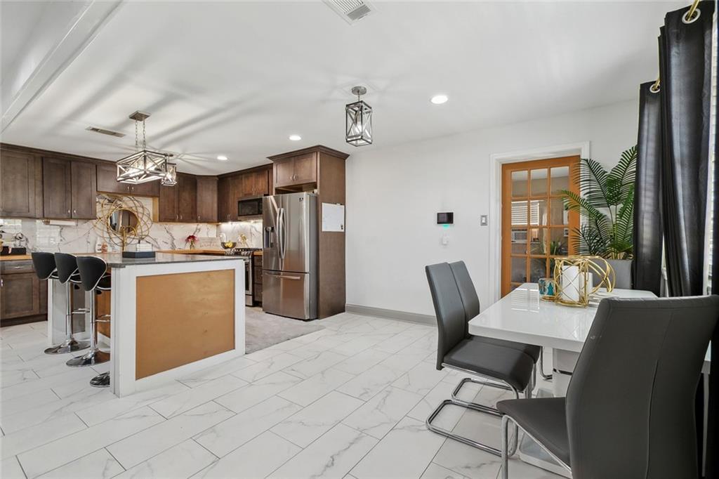 2416 ELIZABETH Court