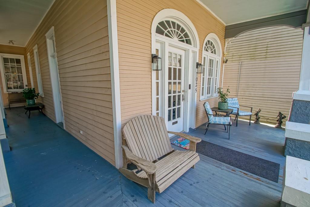 1025 GENERAL PERSHING Street