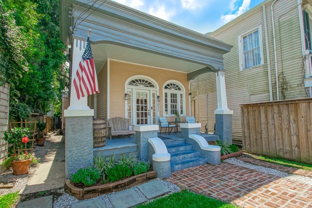 1025 GENERAL PERSHING Street