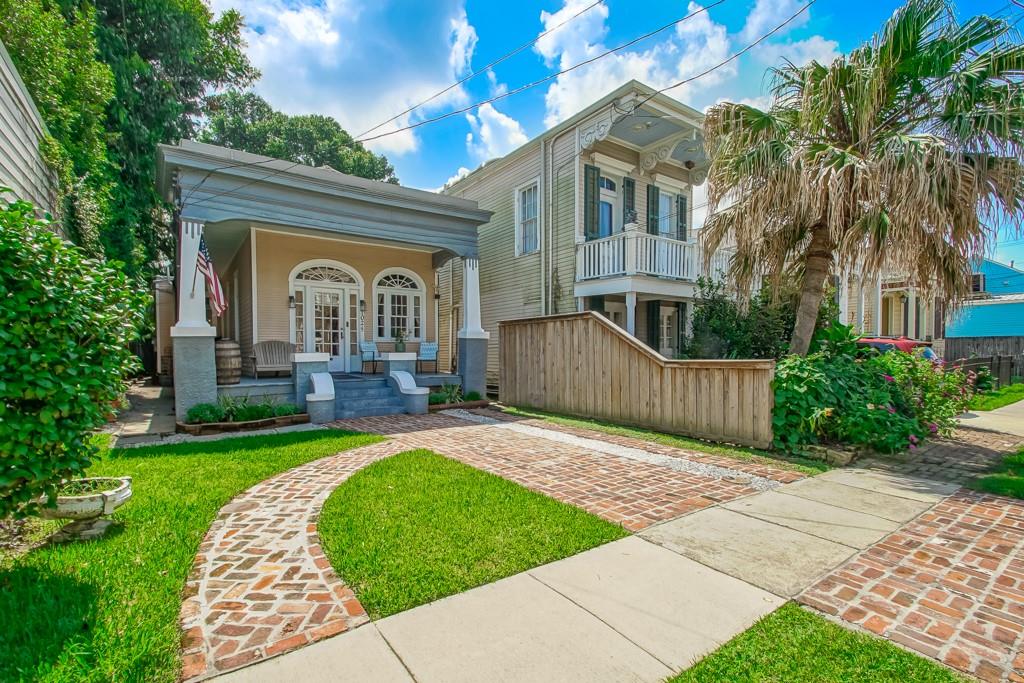 1025 GENERAL PERSHING Street