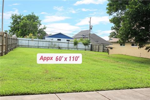 208 MINK Drive Arabi LA 70032