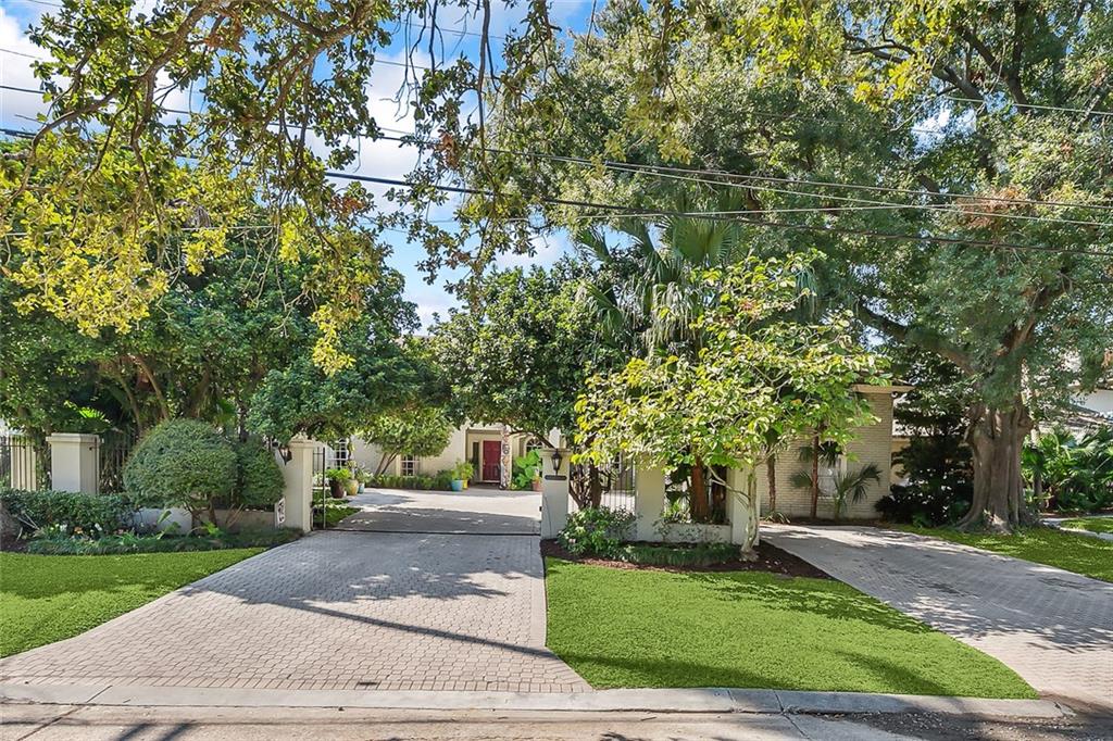 5776 BELLAIRE Drive
