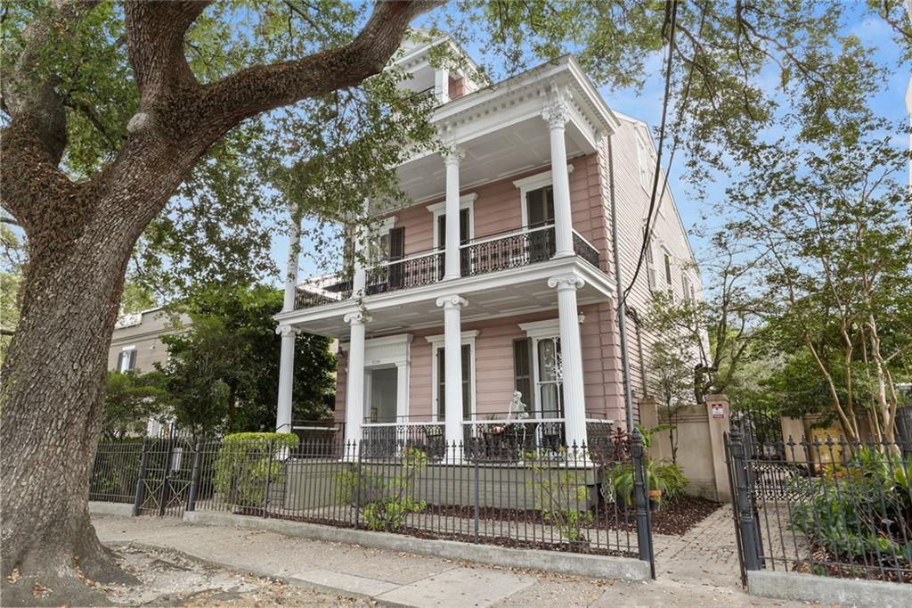 3206 SAINT CHARLES Avenue