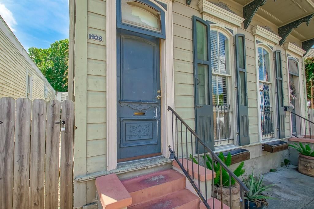 1926 SAINT PHILIP Street