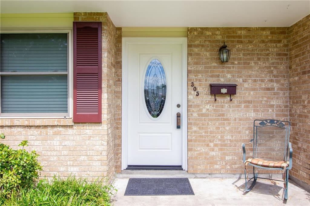 305 GREENWOOD Drive