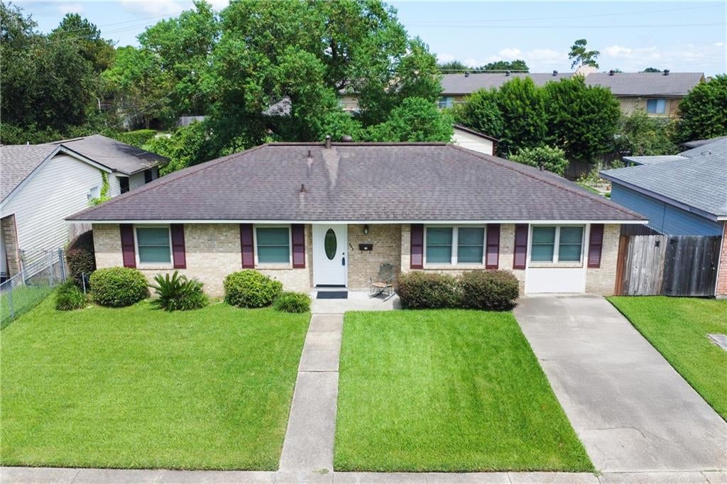 305 GREENWOOD Drive
