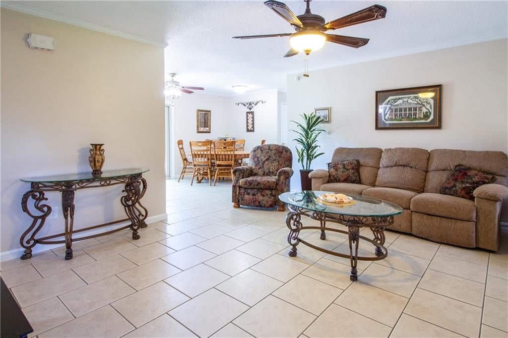 305 GREENWOOD Drive