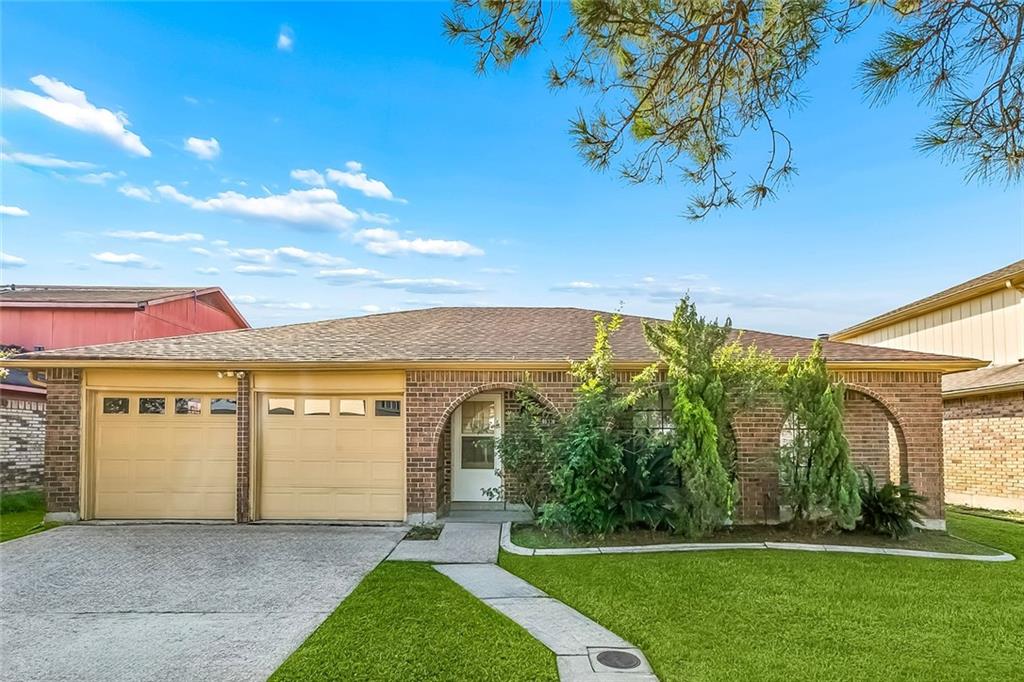 833 E KINGSWAY Drive