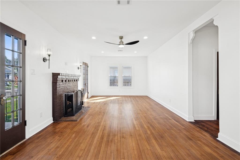 3838 CLEMATIS Street