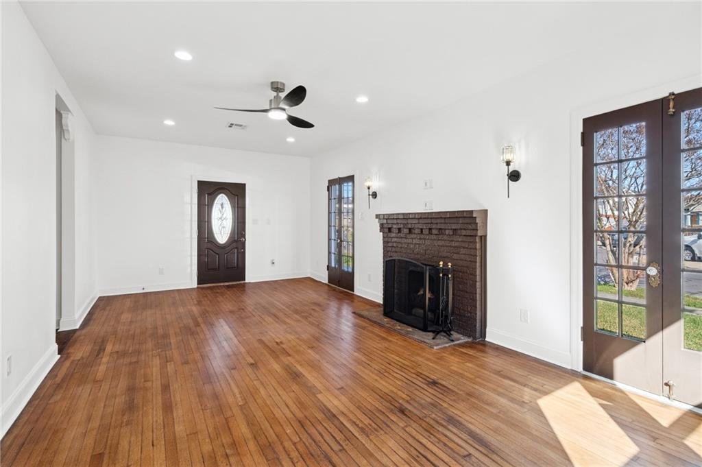 3838 CLEMATIS Street