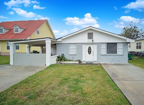 1523 WEST Drive Westwego LA 70094