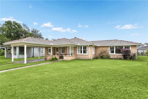 Photo of 4 ELLEN Court, Jefferson, LA 70121 (MLS # 2553433)