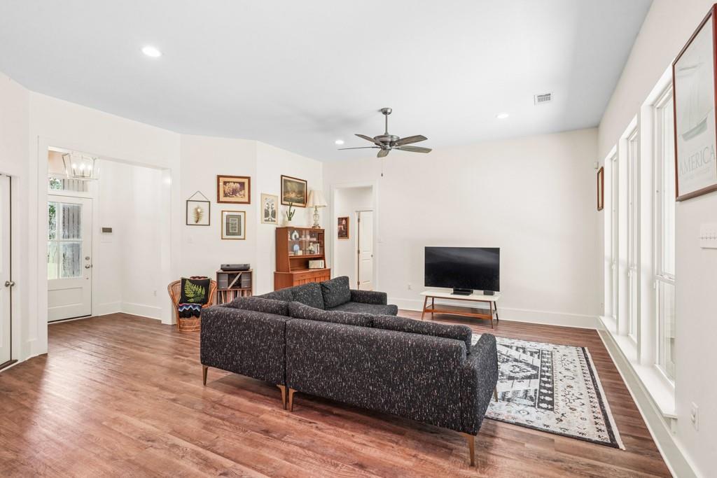 415 ORLEANS Avenue