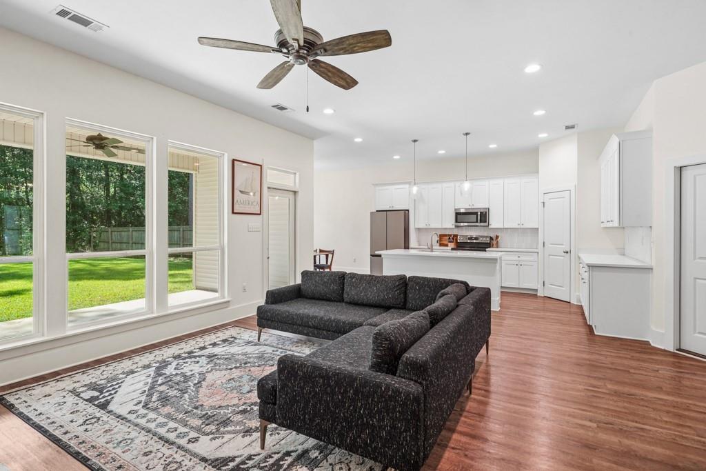 415 ORLEANS Avenue