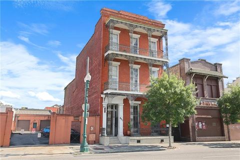 822 CAMP Street  LA 70139