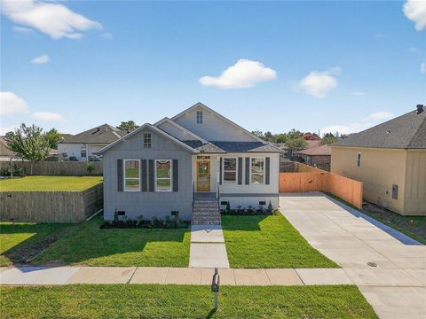 3217 DAUTERIVE Drive Chalmette LA 70043