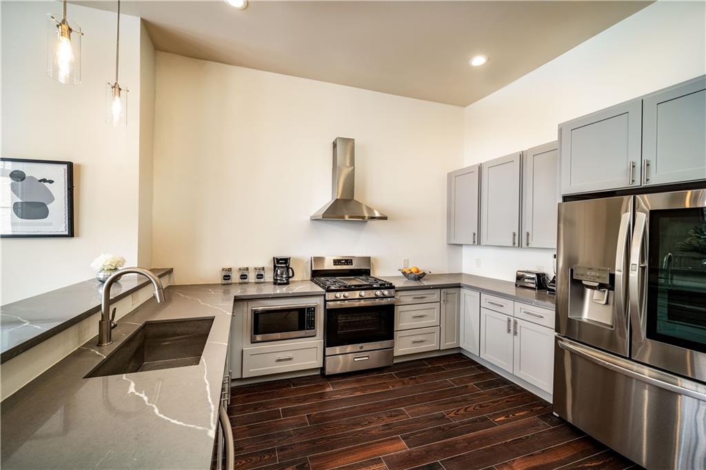 210 DECATUR Street 202